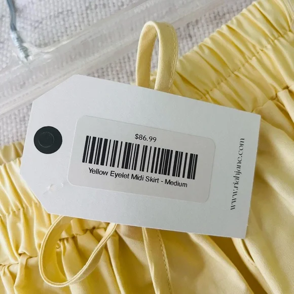 NWT Elegant Yellow Embroidered Eyelet Scalloped edge Skirt New with tags - Picture 4 of 5